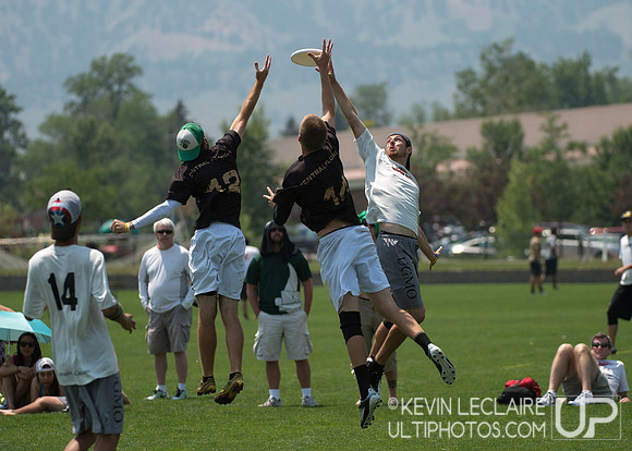 2012 USAU D-I College Championships Saturday Action