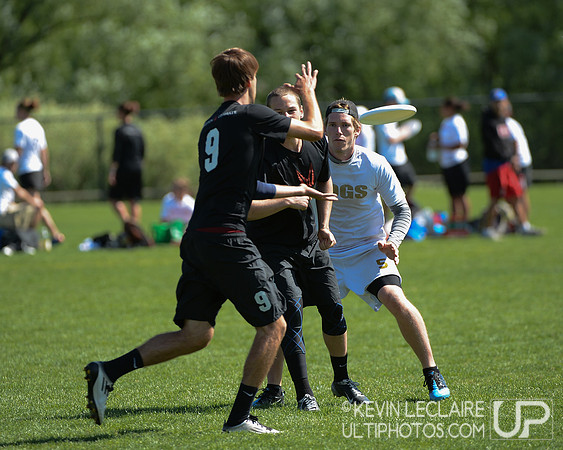 2012 USAU D-I College Championships Sunday Action