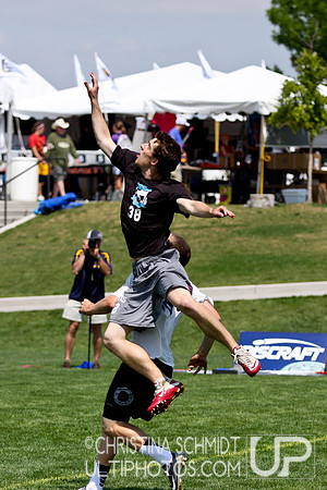 2012 USAU D-I College Championships Friday Round 1 Action