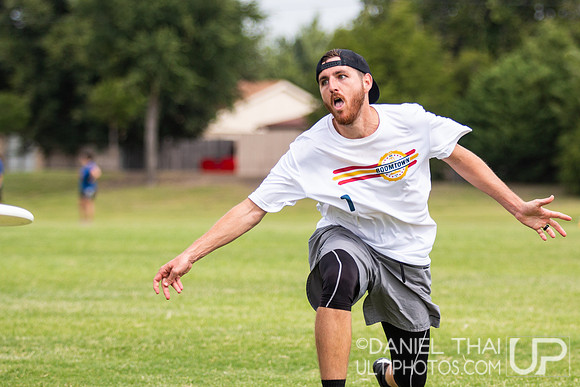 Texas 2 Finger  – Saturday Pool Play