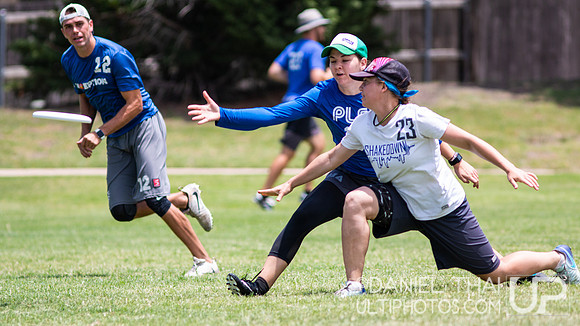 Texas 2 Finger  – Saturday Pool Play