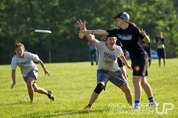 2014 USAU D-I College Champs Sunday Action