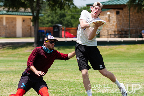 Texas Two Finger - Sunday Bracket Play
