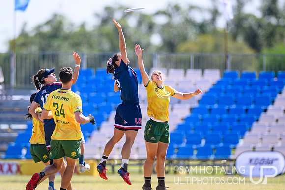 Mixed semifinals during World Ultimate Championships at Runaway Bay Precinct