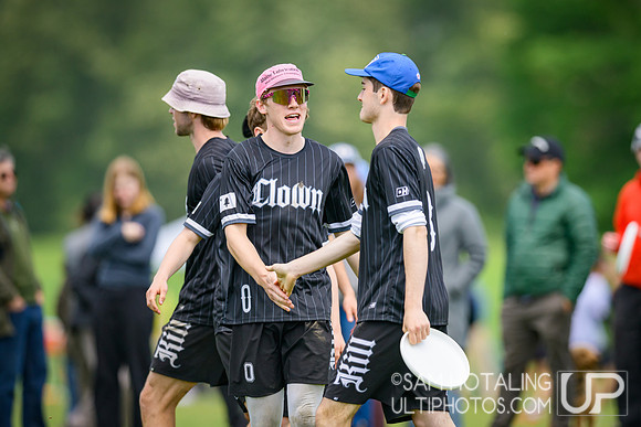 Bowdoin Clown vs Carleton College CHOP in quarterfinals at USAU D-III College Championships