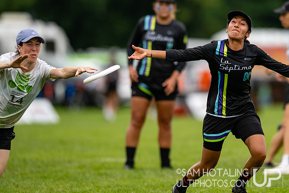 Ellipsis vs La Septima in pool play at World Ultimate Club Championships