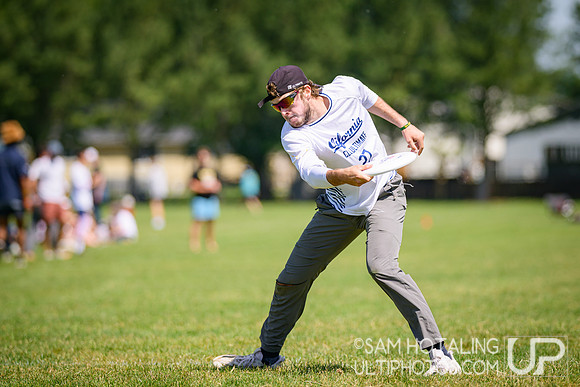 Saturday pool play at USAU D-I College Championships