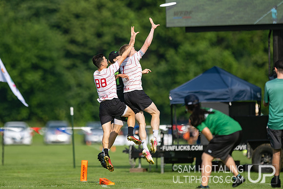 Clapham Ultimate vs Melbourne Ellipsis in pool play at World Ultimate Club Championships