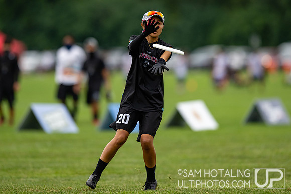 TOKYO Mavericks vs MUD in pool play at World Ultimate Club Championships