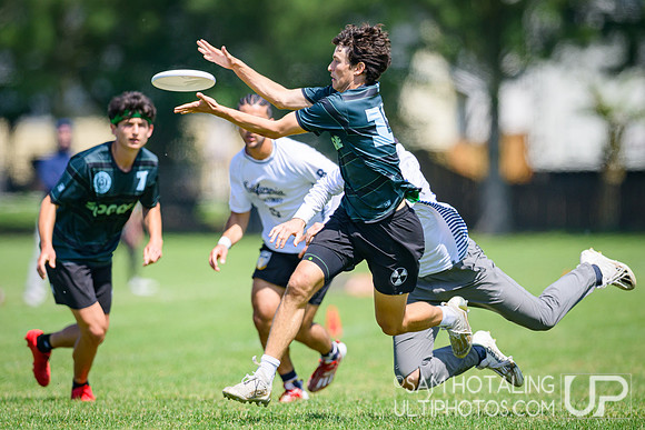Saturday pool play at USAU D-I College Championships