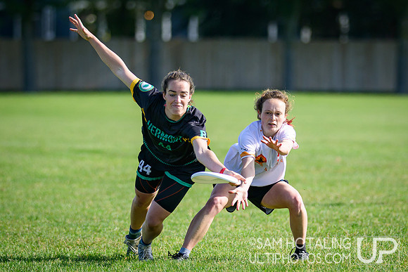 Stanford Superfly vs Vermont Ruckus in pool play at USAU D-I College Championships