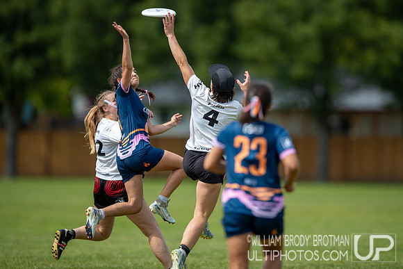 Day 1 of the USA Ultimate D-I College Championships