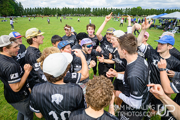 Bowdoin Clown vs Carleton College CHOP in quarterfinals at USAU D-III College Championships