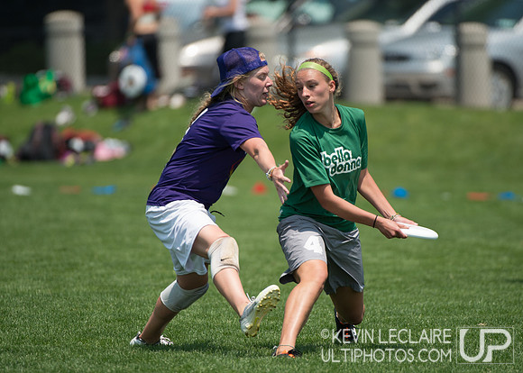 2012 USAU D-I College Championships Saturday Action