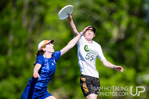 Women’s pool play at USAU DI College Championships