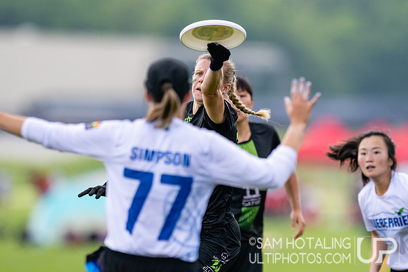 Blueberries vs Ellipsis in pool play at World Ultimate Club Championships