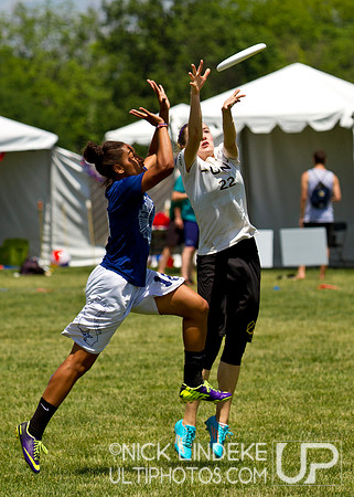 2014 USAU D-I College Champs Saturday Action