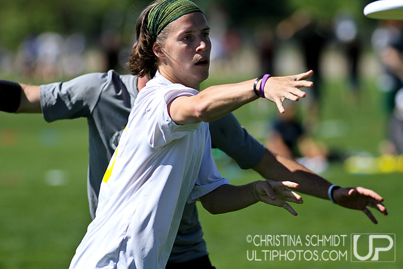 2012 USAU D-I College Championships Sunday Qtrs Action