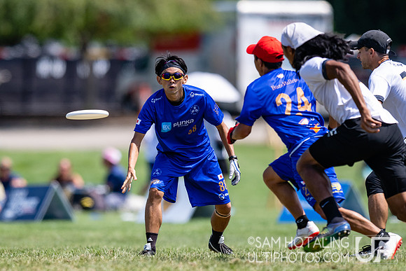 Buzz Bullets vs PoNY in quarterfinals at World Ultimate Club Championships