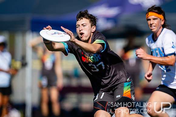 Molly Brown vs. Scandal in semifinals at USAU Club Championships