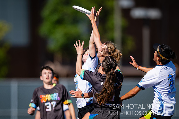 Molly Brown vs. Scandal in semifinals at USAU Club Championships