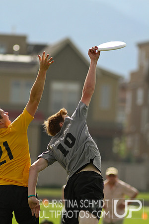 2012 USAU D-I College Championships Saturday Pre-Qtrs Action