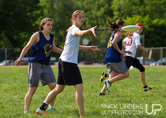 2014 USAU D-I College Champs Saturday Action