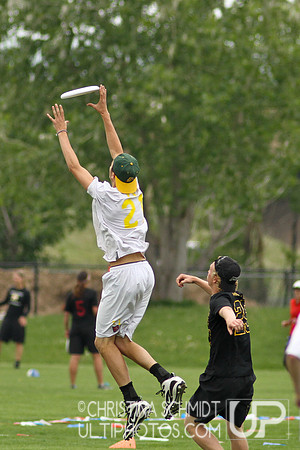 2012 USAU D-I College Championships Friday Round 2 Action