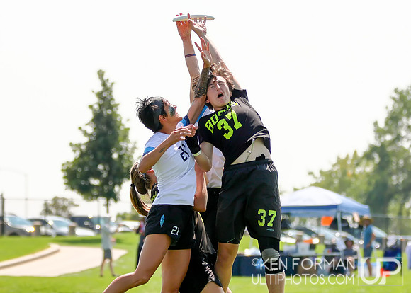 Claire Trop (Brute Squad #37) gives everything against Rena Kawabata (Molly Brown #21) and the scrum