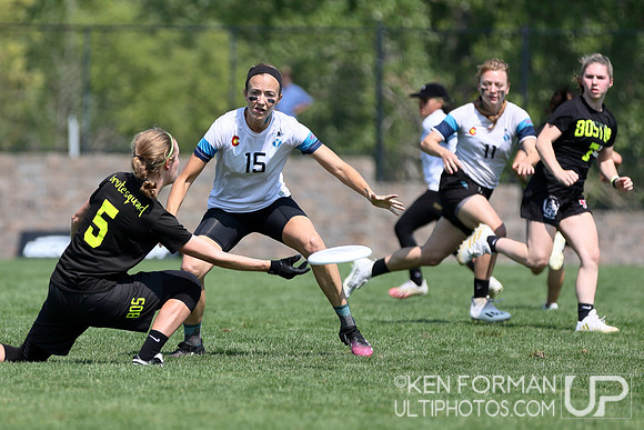 Finals Play with Julianna Werfelli (Brute Squad #5) v. Sara Taggart (Molly Brown #15)
