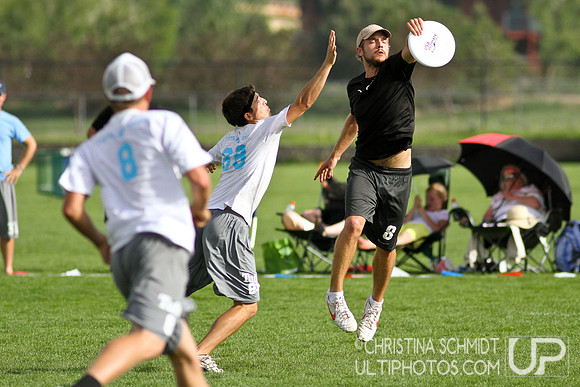 2012 USAU D-I College Championships Saturday Pre-Qtrs Action