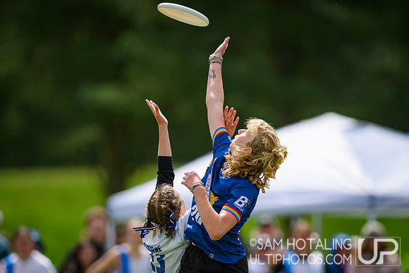Lewis & Clark Artemis vs Whitman Sweets in quarterfinals at USAU D-III College Championships