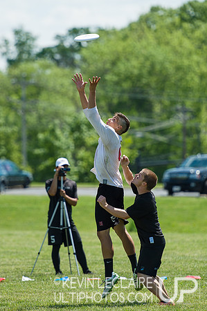 2014 USAU D-I College Champs Saturday Round 2 Action