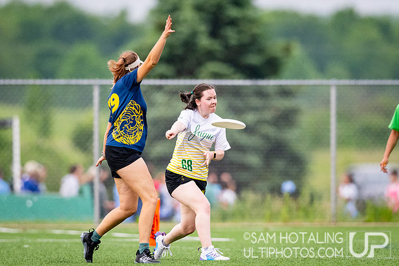 Women’s pool play at USAU DI College Championships