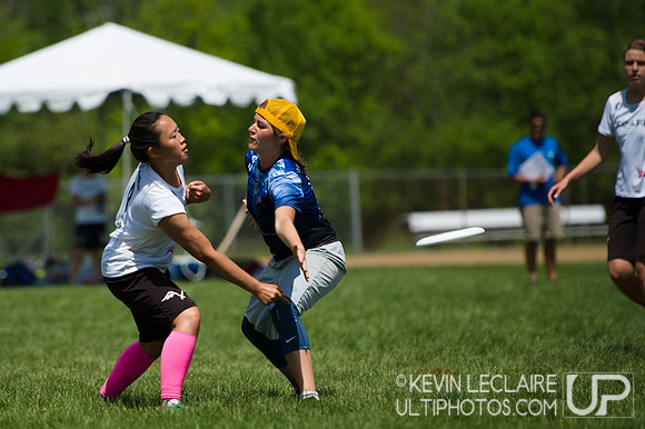 2014 USAU D-I College Champs Saturday Round 4 Action