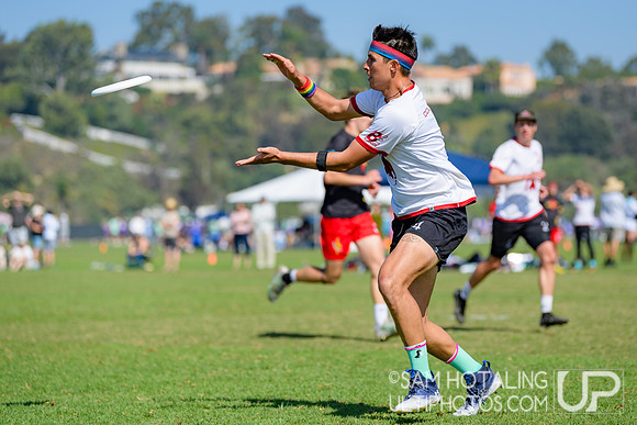 Dark Star vs. Johnny Bravo in pool play at USAU Club Championships
