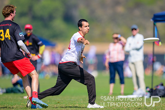 Dark Star vs. Johnny Bravo in pool play at USAU Club Championships
