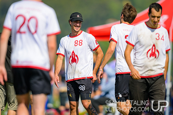 Dark Star vs. Johnny Bravo in pool play at USAU Club Championships