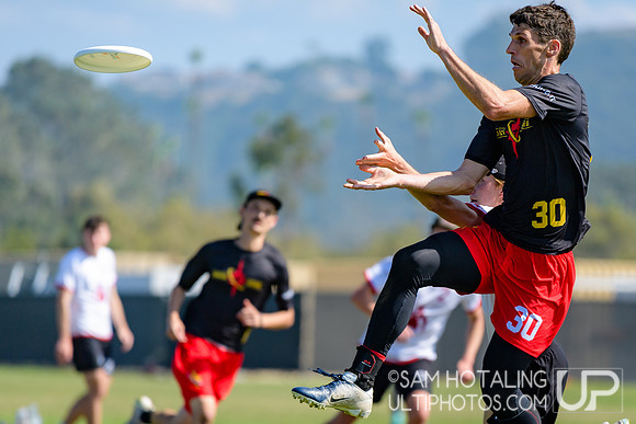 Dark Star vs. Johnny Bravo in pool play at USAU Club Championships
