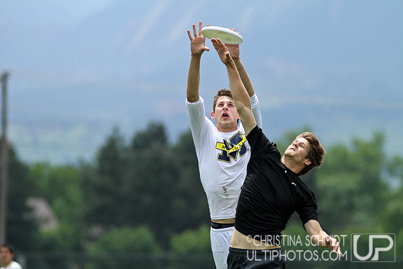 2012 USAU D-I College Championships Friday Round 3 Action