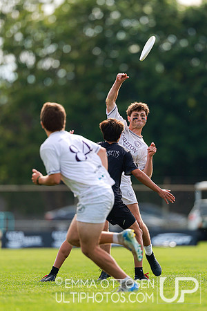 Sunday Highlights from USAU D-I College Championship semi-finals