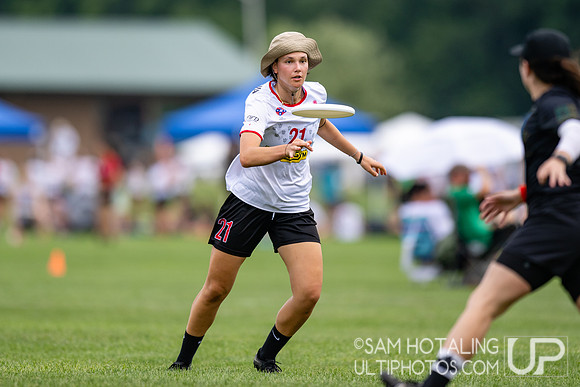 CUSB Shout vs Stella in pool play at World Ultimate Club Championships