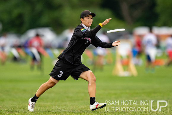TOKYO Mavericks vs MUD in pool play at World Ultimate Club Championships