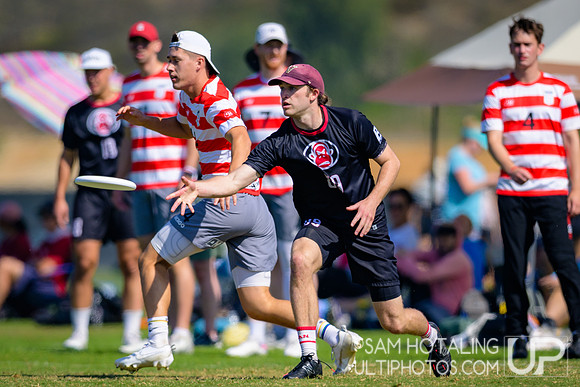 Furious George vs. Machine in pool play at USAU Club Championships