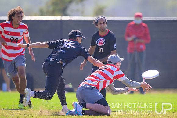 Furious George vs. Machine in pool play at USAU Club Championships