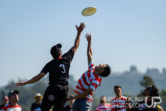 Furious George vs. Machine in pool play at USAU Club Championships