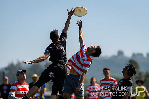 Furious George vs. Machine in pool play at USAU Club Championships