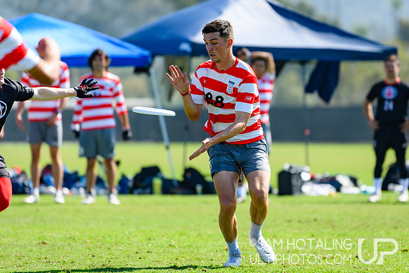 Furious George vs. Machine in pool play at USAU Club Championships