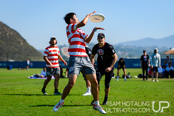 Furious George vs. Machine in pool play at USAU Club Championships