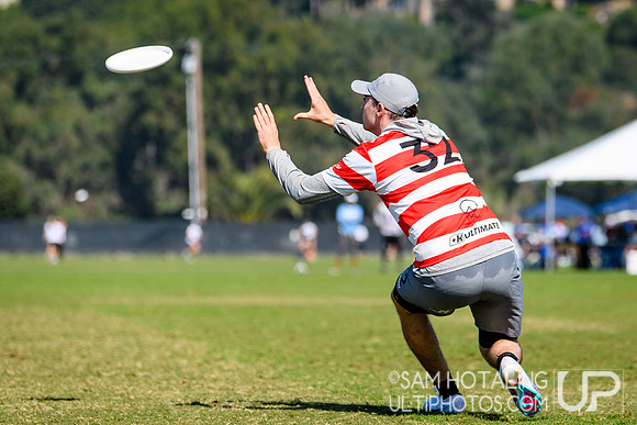 Furious George vs. Machine in pool play at USAU Club Championships